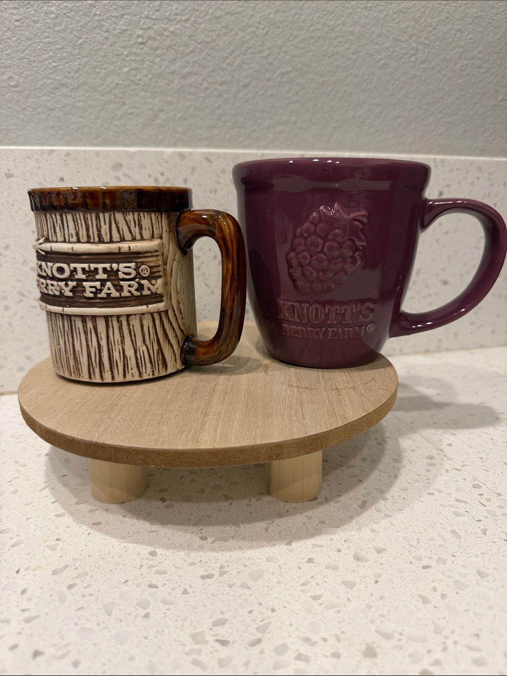 Knott's Berry Farm Ceramic Mugs - Brown & Plum. Brown is NWT Lot of 2.